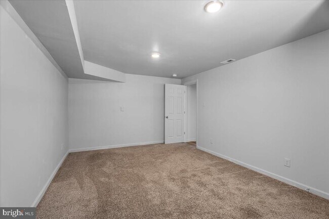 Building Photo - 318 10th St