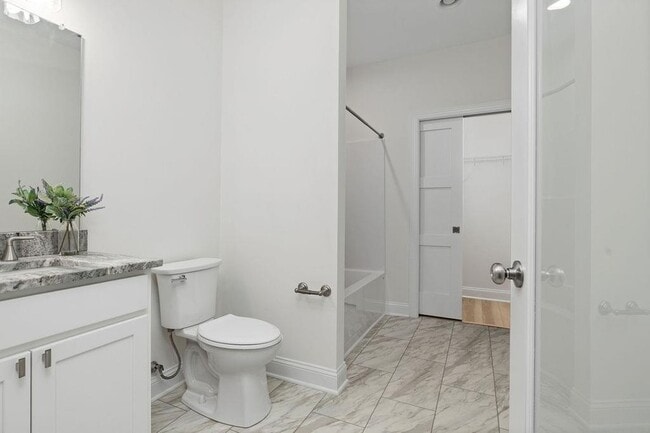 Building Photo - 1025 Frye St