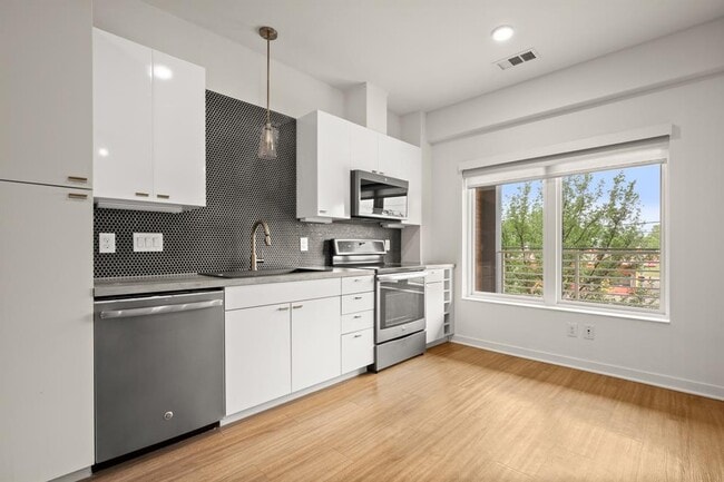 Building Photo - 4361 S Congress Ave