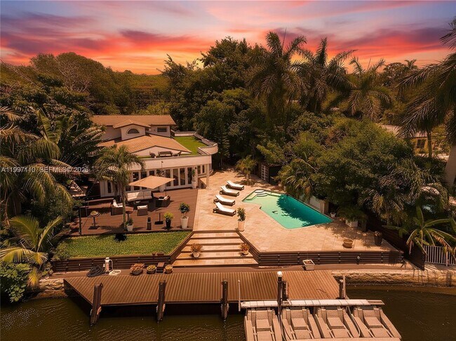 Building Photo - 800 SW 12th Ave