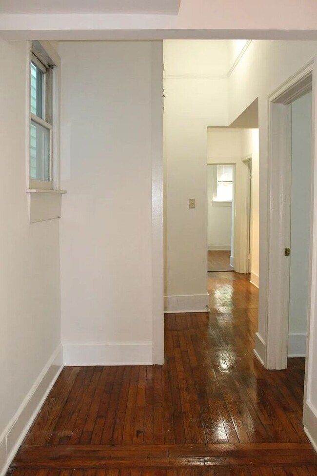 Building Photo - 311 E Duffy St