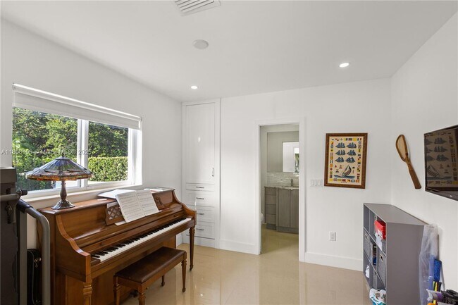 Building Photo - 5236 SW 64th Ave