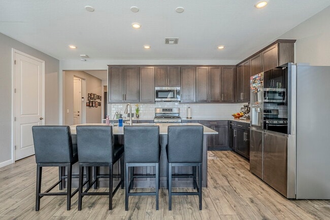 Building Photo - 9935 E Thornbush Ave