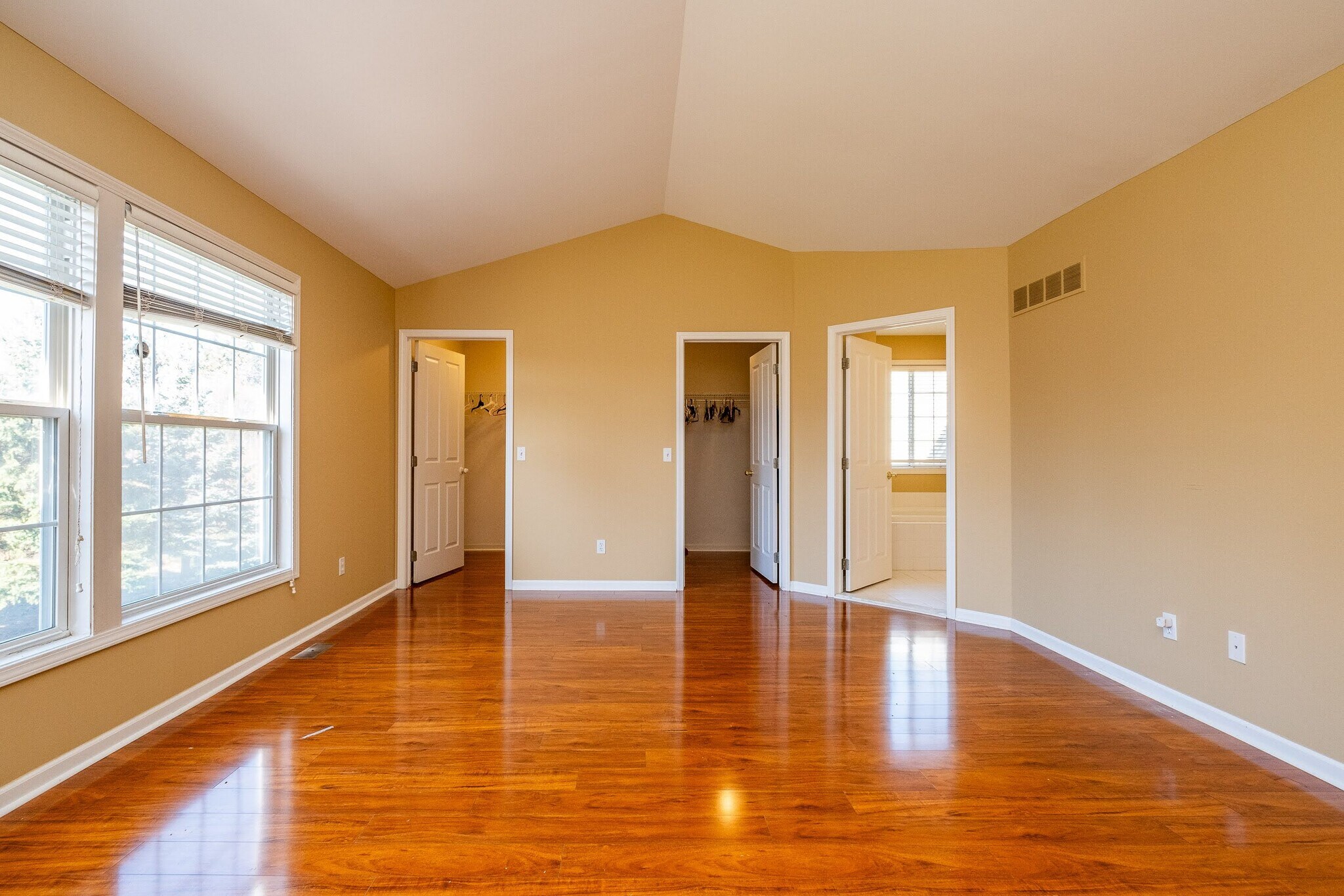 Building Photo - 466 Ivy Ln