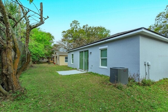 Building Photo - 884 Klondike Ave