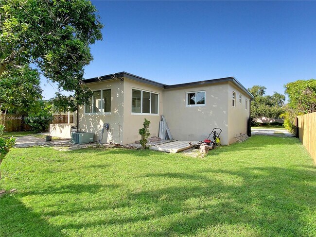 Building Photo - 7910 SW 17th Terrace