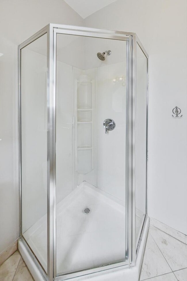 Building Photo - 1327 Church St