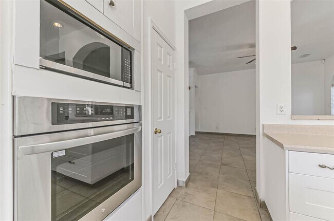 Building Photo - 15206 Evergreen Knoll Ln