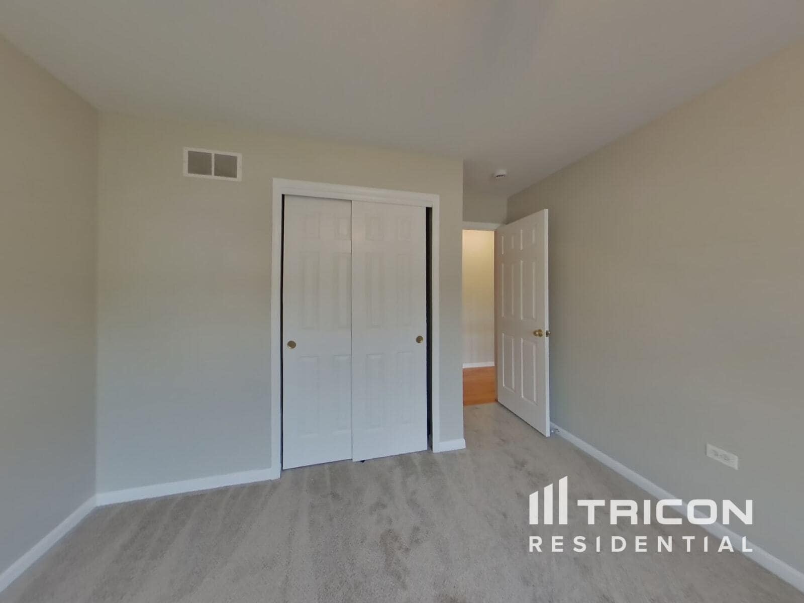 Building Photo - 1318 Deerpath Cir