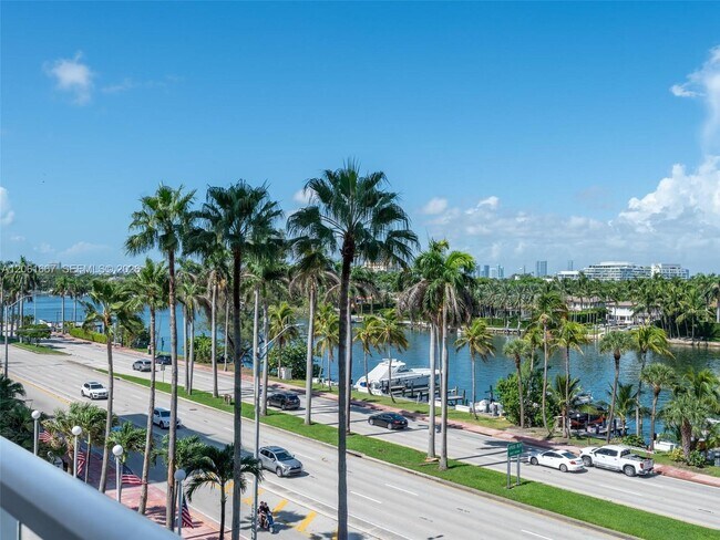 Building Photo - 5005 Collins Ave