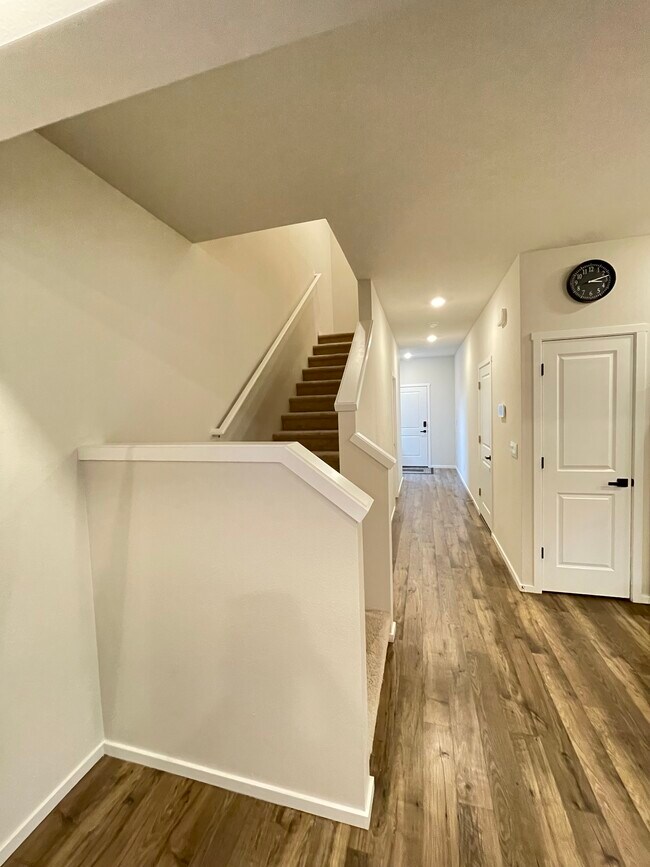 Building Photo - 6312 NE 61st Ave