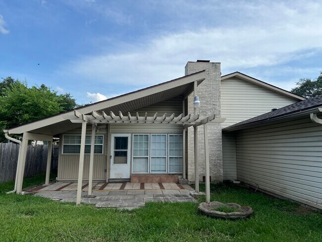Building Photo - 1413 Glouchester Dr