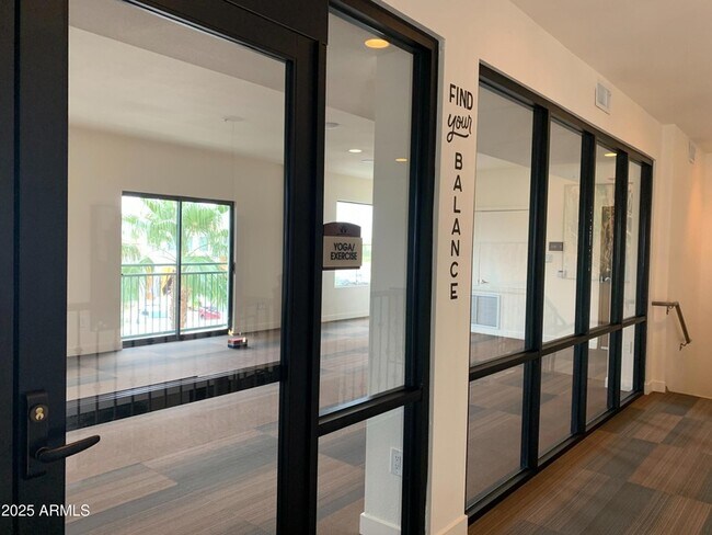 Building Photo - 2511 W Queen Creek Rd