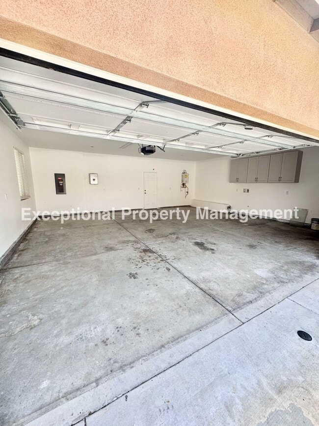 Building Photo - 16265 Plum St