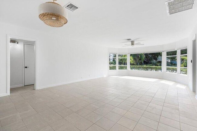 Building Photo - 325 Inlet Way