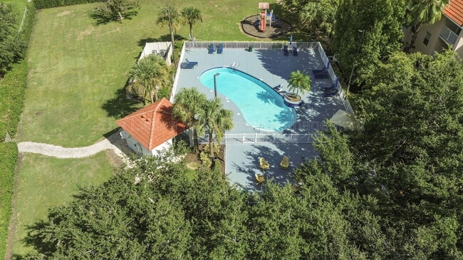 Building Photo - 2954 Sadina St