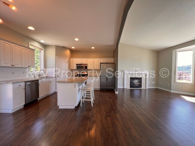 Building Photo - Large Updated 3 bed 3 bath in Camas!