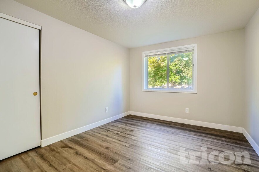 Building Photo - 803 NW 20th Cir