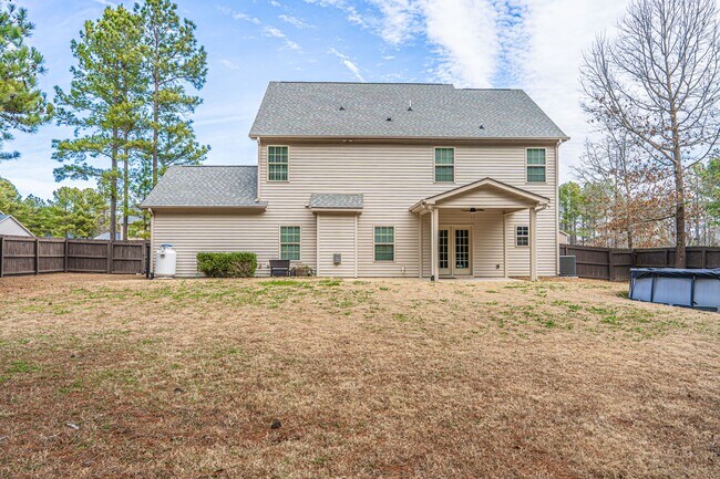 Building Photo - 135 Almond Dr