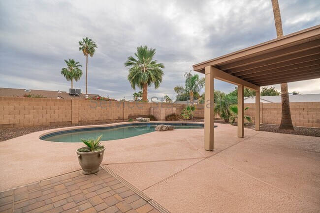 Building Photo - 6409 E Grandview Dr