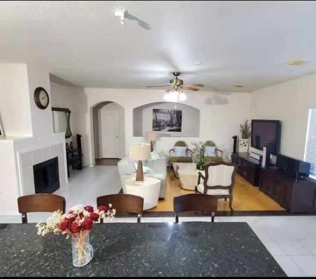 Primary Photo - 2019 Bluffton Ln