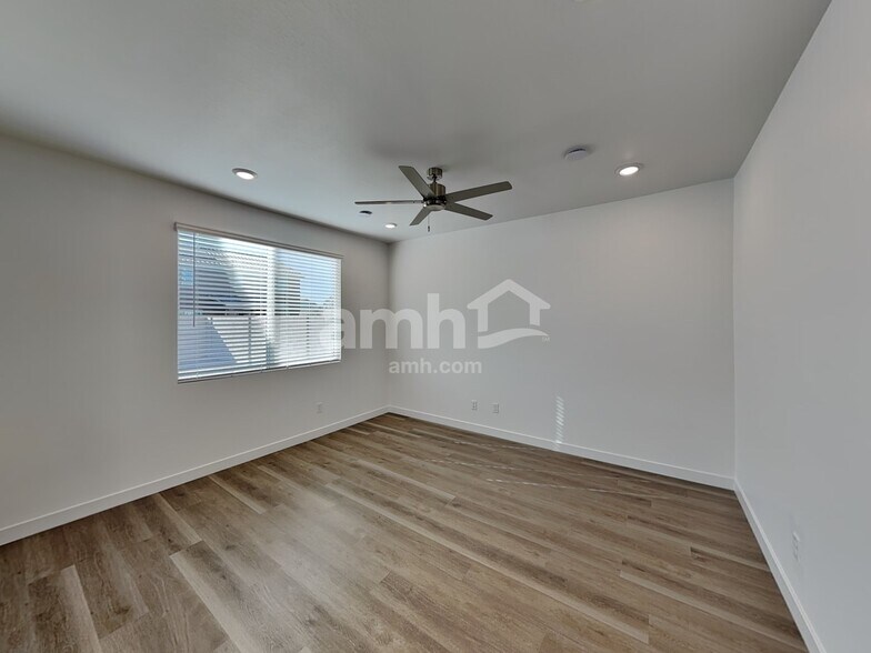 Building Photo - 20177 W Thomas Rd