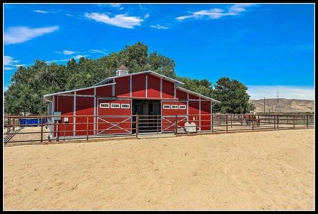 Building Photo - 3 Acre Horse Ranch & Home Rental SE Boise ...