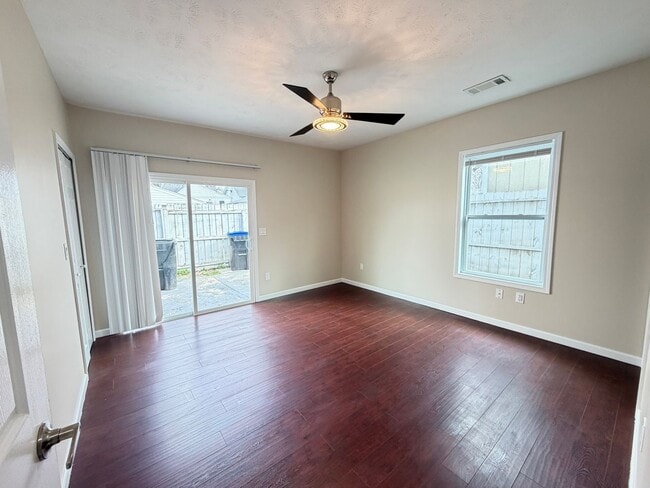 Building Photo - Marvelous 3 Bedroom and 2 Full Bath House!