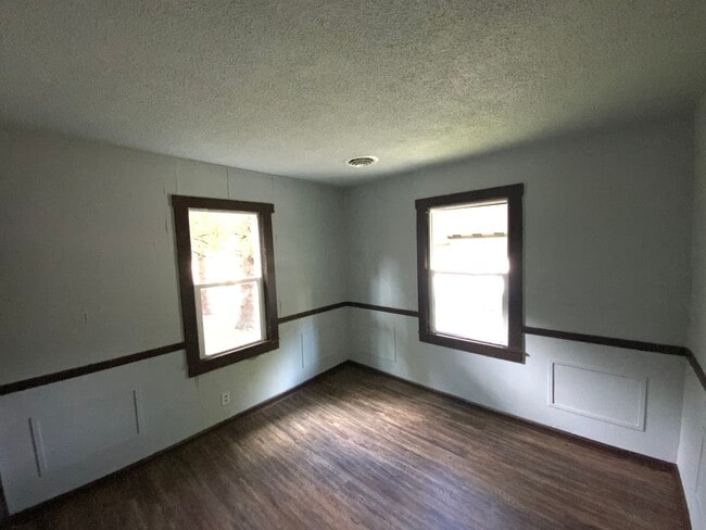 Building Photo - 602 W English St