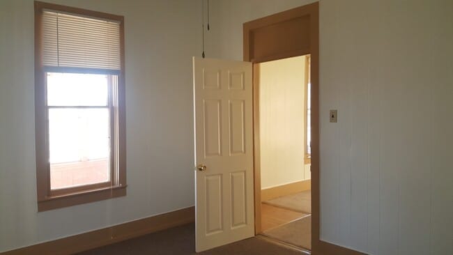 Building Photo - 2 bedroom 1 bath home