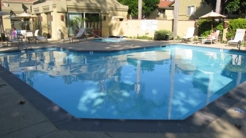 Building Photo - Fully furnished 1 bedroom condo and office...