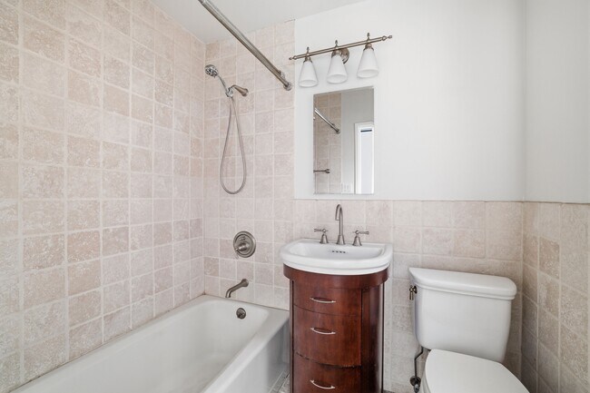 Building Photo - 400 W 58th St