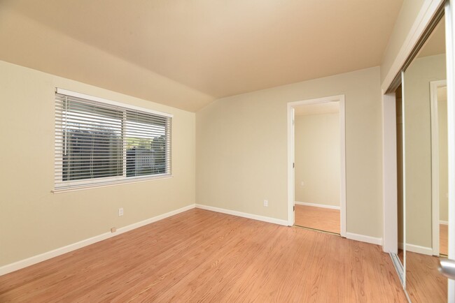 Building Photo - 2092-2094 Donald Dr