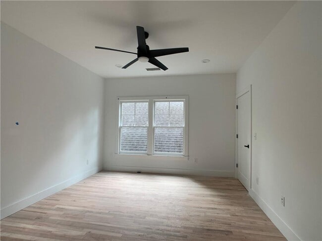 Building Photo - 556 Seal Pl NE