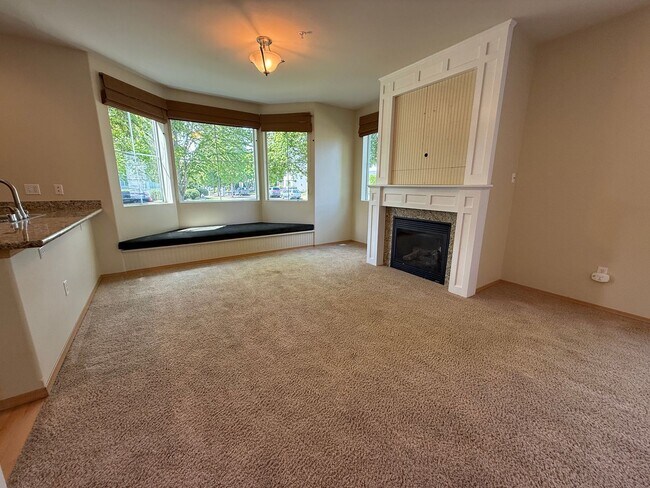 Building Photo - 3 Bedroom 2.5 Bath DuPont Townhome
