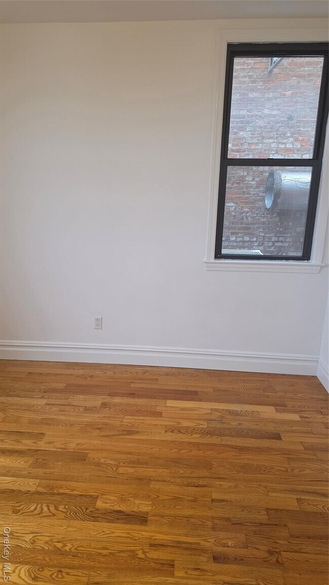 Building Photo - 3 Main St