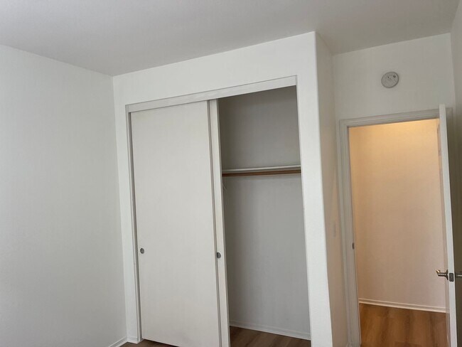 Building Photo - 3br/2ba Home on corner lot