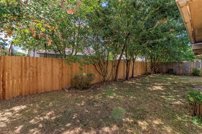 Building Photo - 109 Azalea Dr