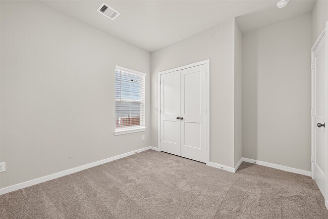 Building Photo - 4042 Bay Ct