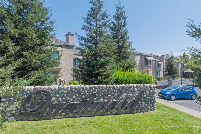 Building Photo - Quailwood Apartments