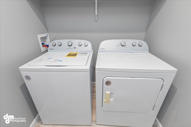 Building Photo - 550 W Galway Dr