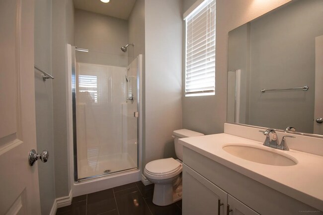 Building Photo - 225 Royal Glen