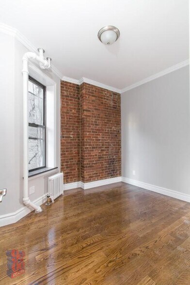 Building Photo - 252 Mott St