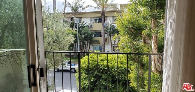 Building Photo - 8163 Redlands St
