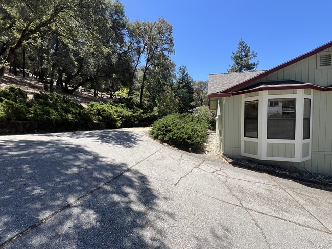 Building Photo - 17909 Huckleberry Dr