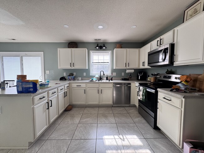 Building Photo - 101 Spain Dr