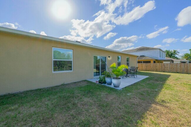 Building Photo - 4042 SW Jaqust St