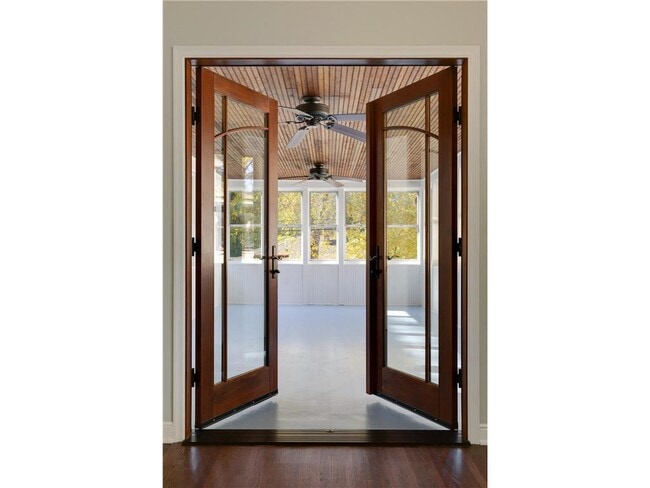 Building Photo - 4020 Ewing Ave S