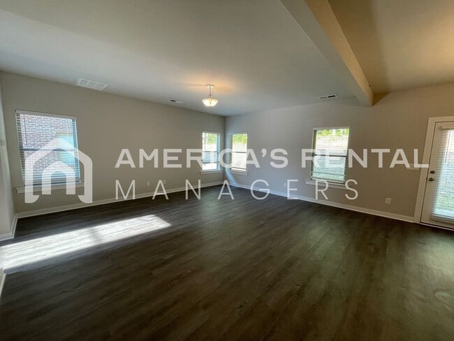 Building Photo - 7963 St.James Dr