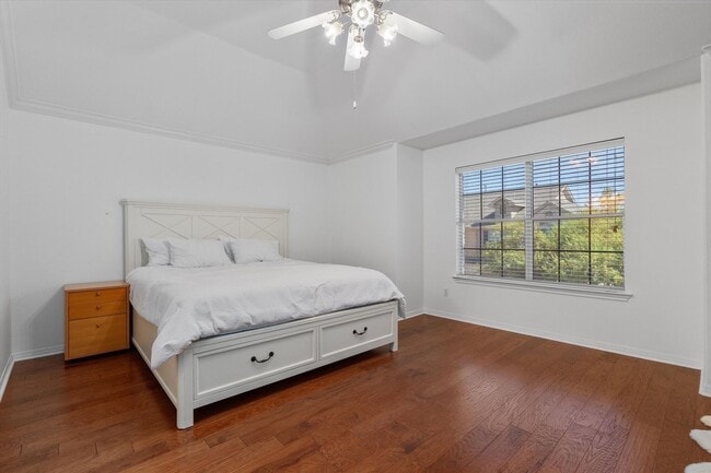 Building Photo - Lovely 2 Bedroom, 2.5 Bath Townhome w/ 2-Car Garage in Cedar Park!